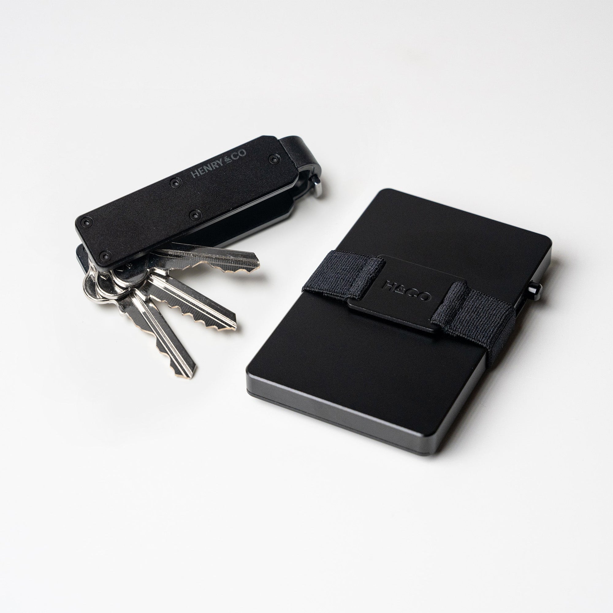 Vault Key Case in Midnight Black paired with Evolve Smart Wallet on white background